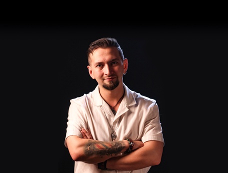 Газизов Азат
шеф-барбер